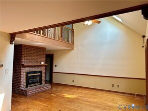 8203 Spring Meadow Rd in Richmond, VA - Foto de edificio - Building Photo