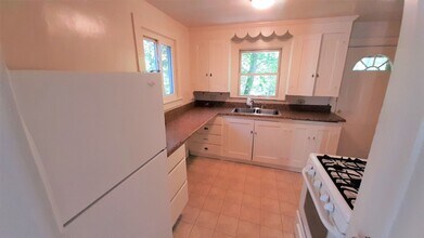 410 S Aurora St in Ithaca, NY - Building Photo - Building Photo