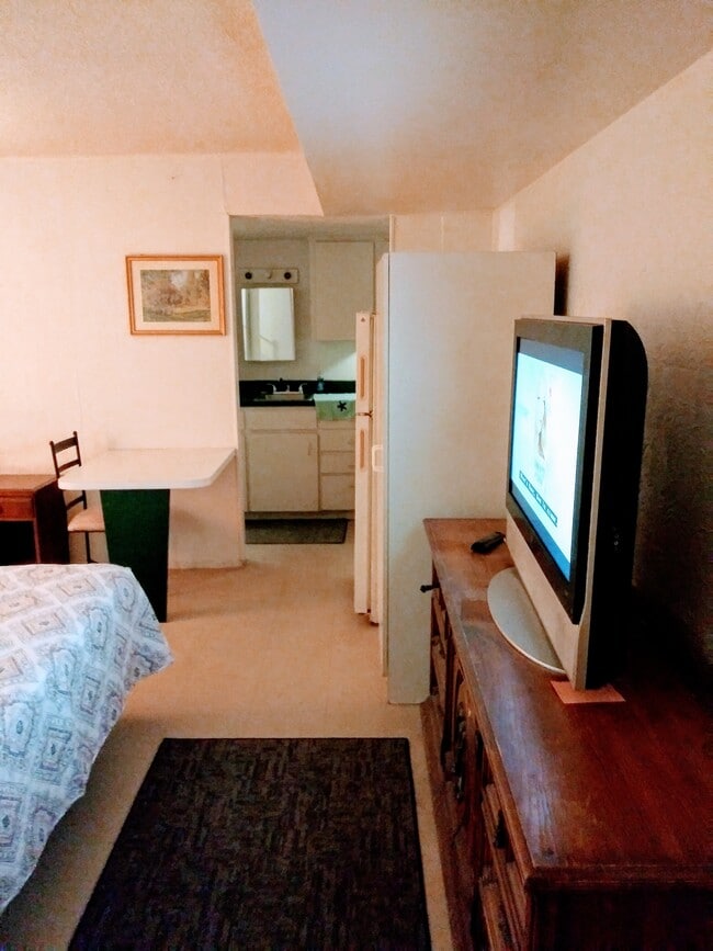 1202 Ridgewood Ave in Holly Hill, FL - Building Photo - Building Photo