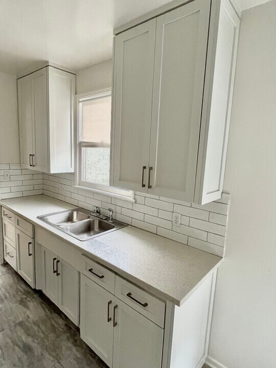 1818 Winona Blvd in Los Angeles, CA - Building Photo