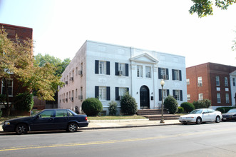 1719 35th St NW in Washington, DC - Foto de edificio - Building Photo