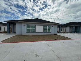 1802 Atrium Pl Dr in Harlingen, TX - Building Photo