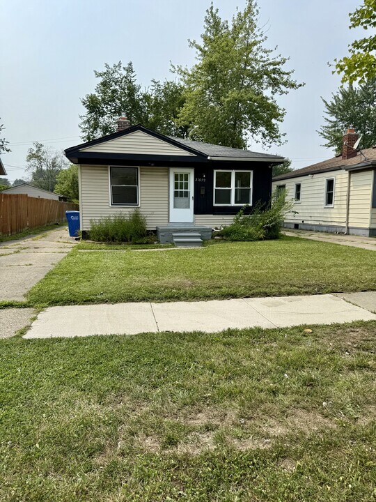 21059 Gentner St in Warren, MI - Building Photo