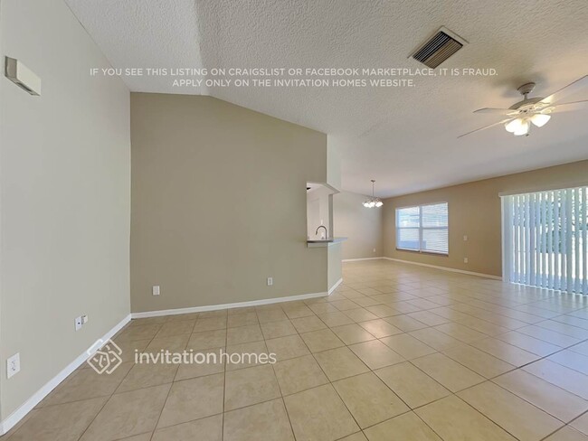 4709 Rockingchair Dr in Valrico, FL - Foto de edificio - Building Photo