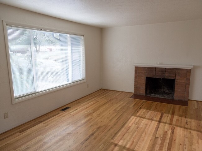 1930 NW Kings Blvd in Corvallis, OR - Building Photo - Building Photo