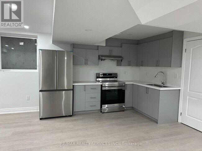 27 Roulette Cres in Brampton, ON - Building Photo - Building Photo