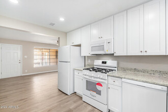 3646 E Glenrosa Ave-Unit -3 in Phoenix, AZ - Building Photo - Building Photo