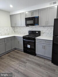6110 Tulip St photo'