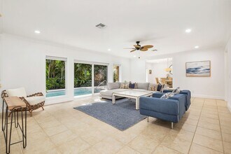 230 Osceola Way in Palm Beach, FL - Building Photo - Building Photo