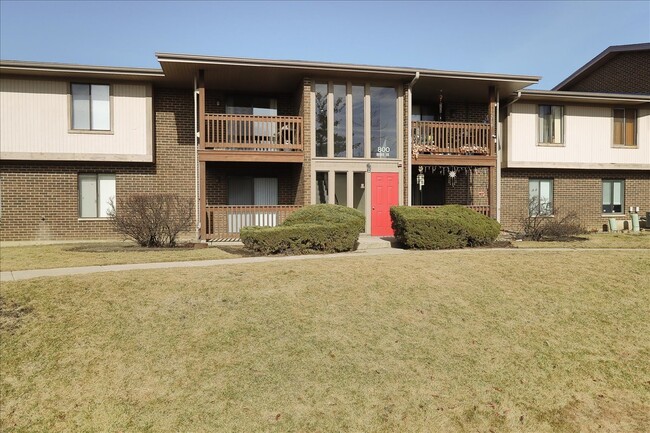 800 Brook Dr, Unit 800-2 in Streamwood, IL - Building Photo - Building Photo