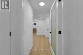 661 Winona Dr in Toronto, ON - Building Photo - Building Photo