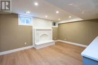 16 Autumn Ln in Barrie, ON - Building Photo - Building Photo