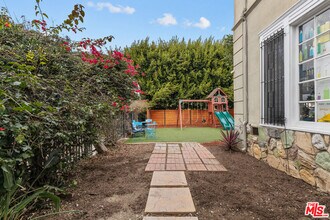 2610 1/2 7th Ave in Los Angeles, CA - Building Photo - Building Photo