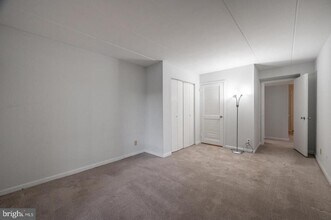 2525 Huntington Ave in Alexandria, VA - Building Photo - Building Photo