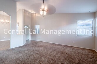 8512 Northshore Dr in Bakersfield, CA - Building Photo - Building Photo