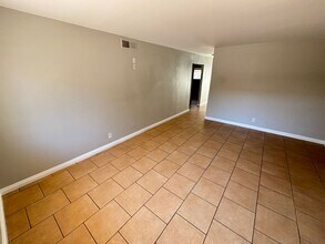 2744 Karen Ave in Las Vegas, NV - Building Photo - Building Photo