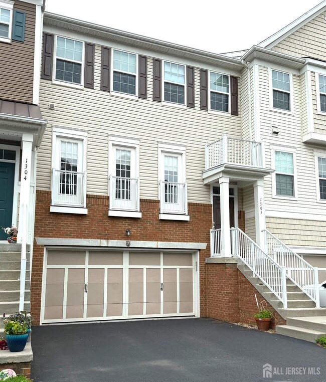 property at 1305 Hudson Cir