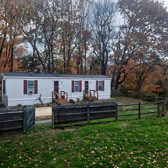 6 Mt Lebanon St in Pepperell, MA - Building Photo - Building Photo