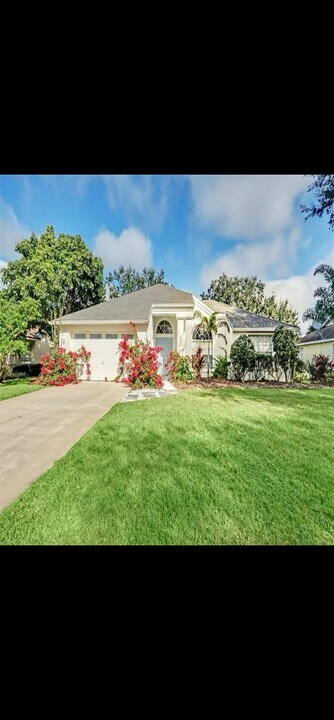 110 Sunridge Woods Ct in Davenport, FL - Building Photo