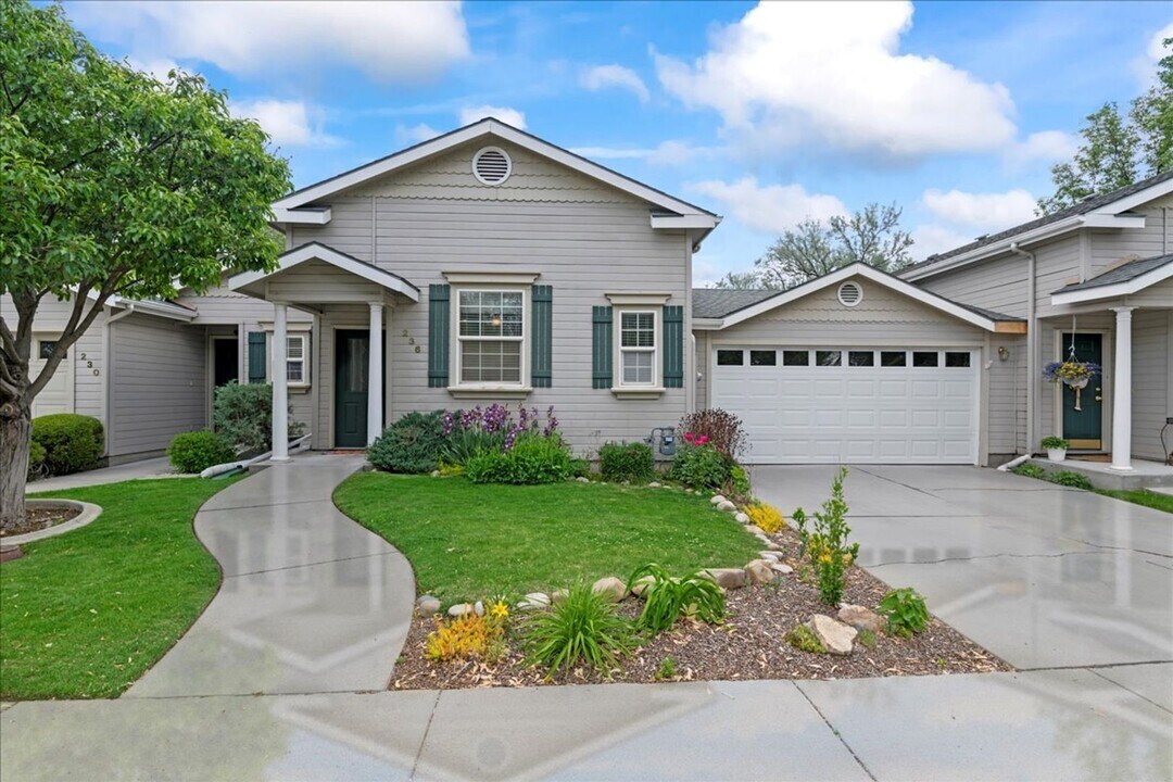 236 E Masters Ct in Boise, ID - Building Photo
