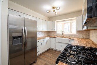 418 N Trivoli Rd in Trivoli, IL - Building Photo - Building Photo