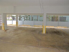 947 Lenox Ave, Unit 501 in Miami Beach, FL - Building Photo - Building Photo
