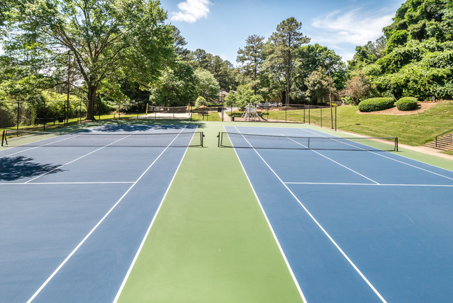 Laurel Ridge Apartments in Chapel Hill, NC - Building Photo - Building Photo