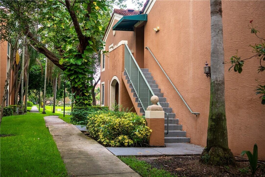 4828 US-441 in Coconut Creek, FL - Building Photo