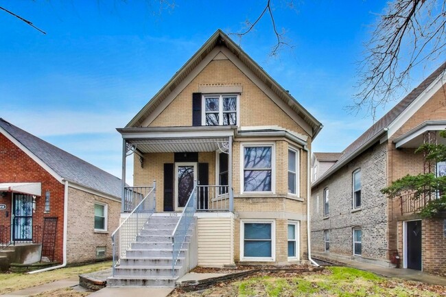 property at 5150 W Carmen Ave