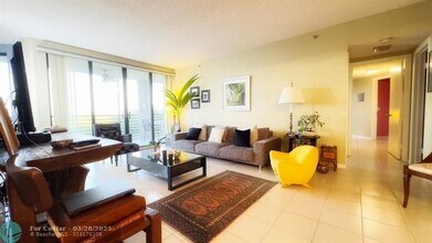 7200 Radice Ct in Lauderhill, FL - Building Photo - Building Photo