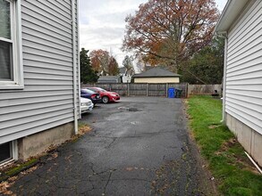 117 Dover Rd in West Hartford, CT - Building Photo - Building Photo