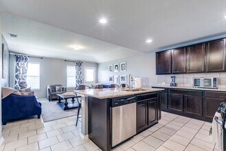 8842 Palmetto Falls in San Antonio, TX - Building Photo - Building Photo