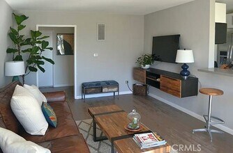 3111 4th St, Unit 213 in Santa Monica, CA - Building Photo - Building Photo