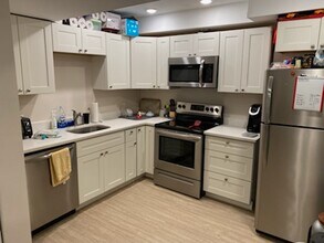 5990 Alder St, Unit B in Pittsburgh, PA - Building Photo - Building Photo