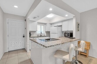 1670 Laurel St in Sarasota, FL - Building Photo - Building Photo