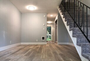 525 Cinderella Loop in Eugene, OR - Building Photo