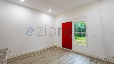 146 Fairview Ave in San Antonio, TX - Building Photo - Building Photo
