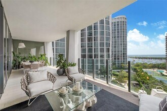 2831 S Bayshore Dr in Miami, FL - Building Photo - Building Photo