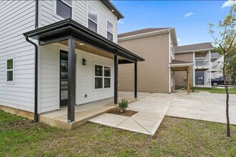 2142 18th Ave N in Nashville, TN - Foto de edificio - Building Photo