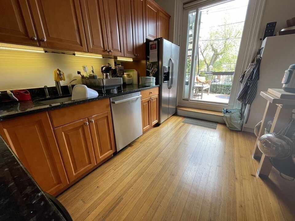 1757 Beacon St, Unit 1 in Brookline, MA - Foto de edificio