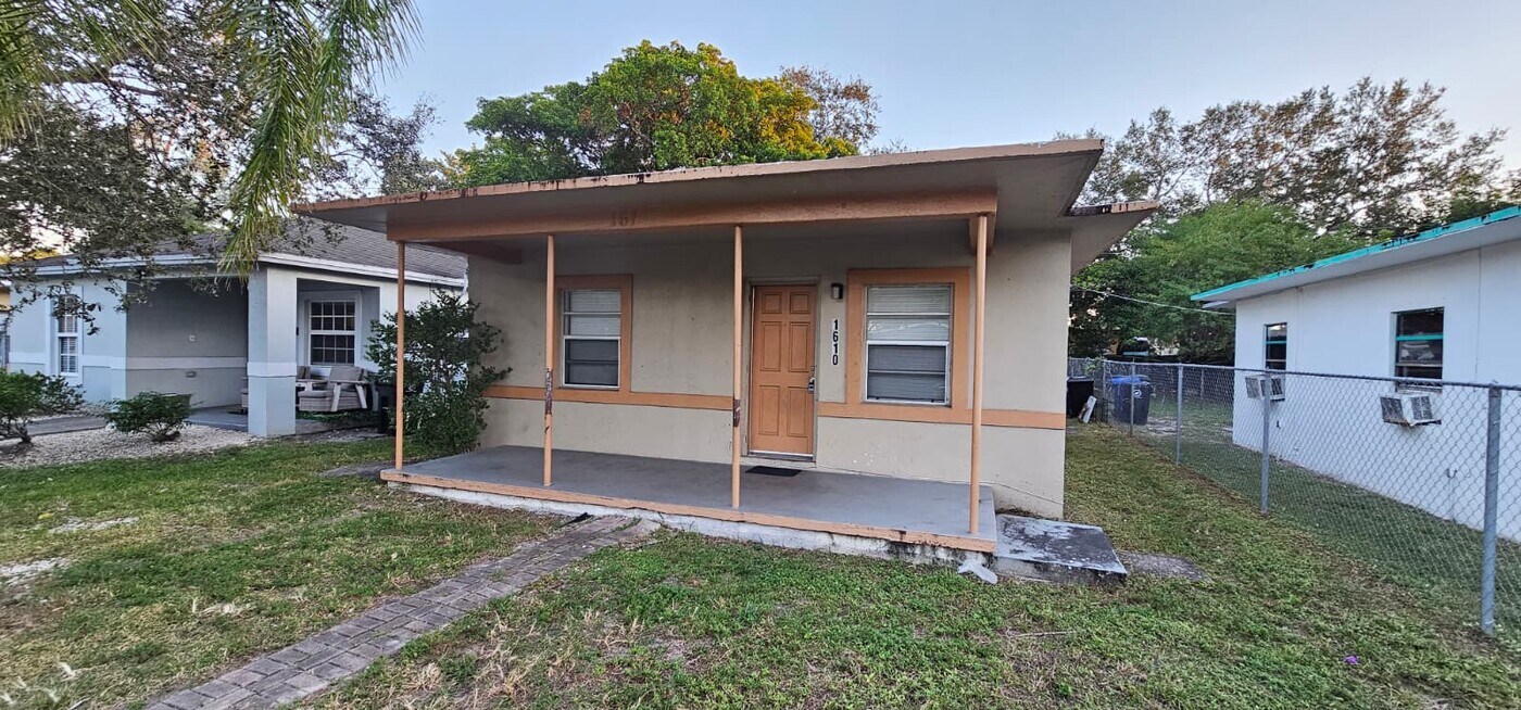 1610 NW 7th Pl in Fort Lauderdale, FL - Building Photo