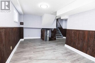 827 Stainton Dr in Mississauga, ON - Building Photo - Building Photo