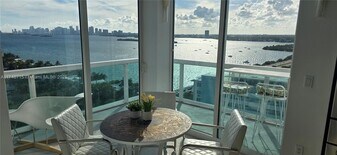 7900 Harbor Island Dr in Miami Beach, FL - Building Photo