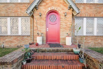 401 W Clay St in Houston, TX - Building Photo - Building Photo