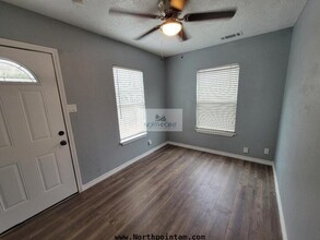 224 Thelka in San Antonio, TX - Building Photo - Building Photo