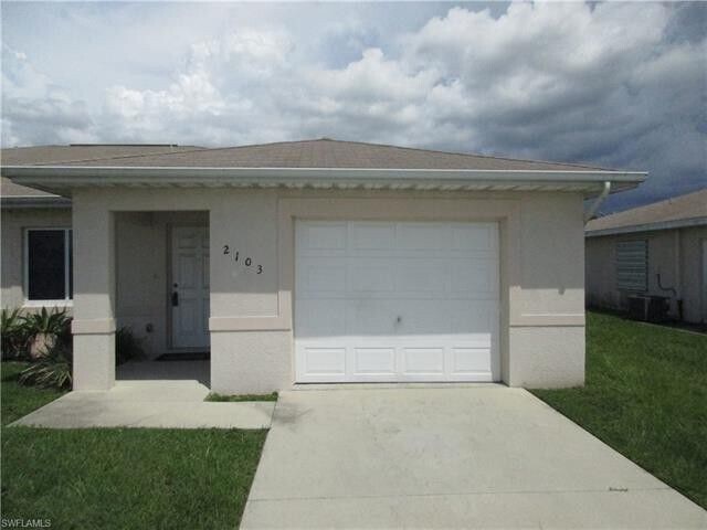2103 Andalusia Blvd in Cape Coral, FL - Building Photo