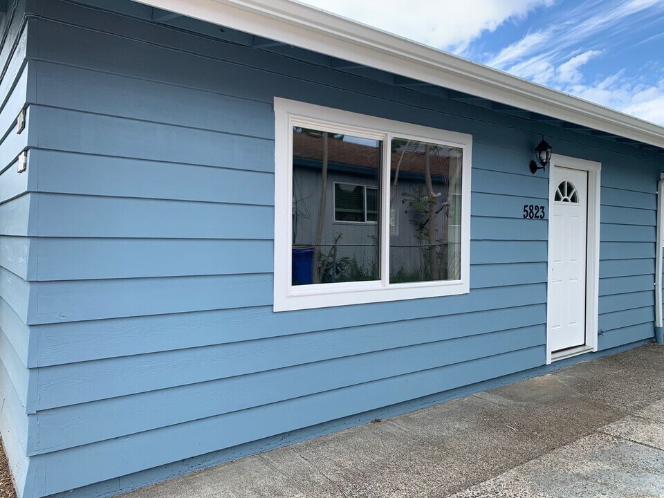 5825-5825 SE 88th Ave in Portland, OR - Foto de edificio