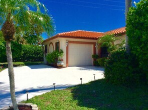 1035 Soelca Dr in West Palm Beach, FL - Building Photo - Building Photo