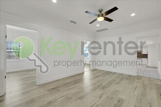 4404 Lantana Ave in Sacramento, CA - Building Photo - Building Photo