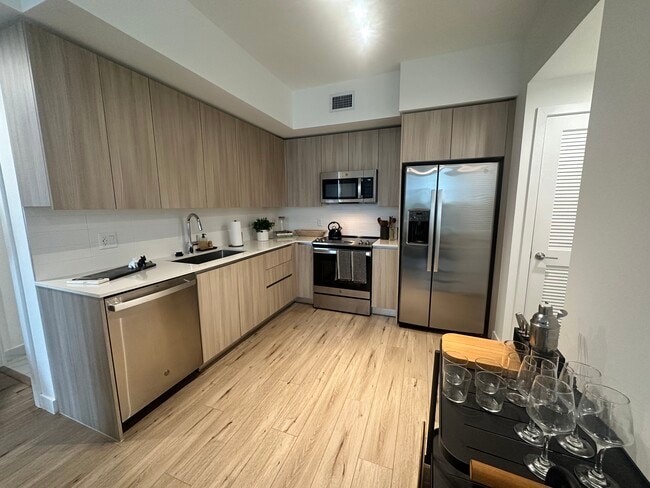 610 NE 1st Pl, Unit S4 in Hialeah, FL - Building Photo - Building Photo